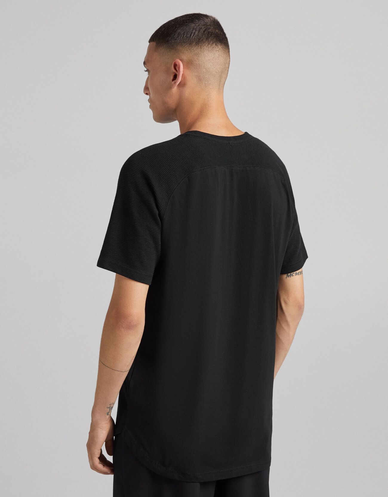 Bershka Uzun Ottoman kumaş t-shirt 0 Bershka Uzun Ottoman kumaş t-shirt 1