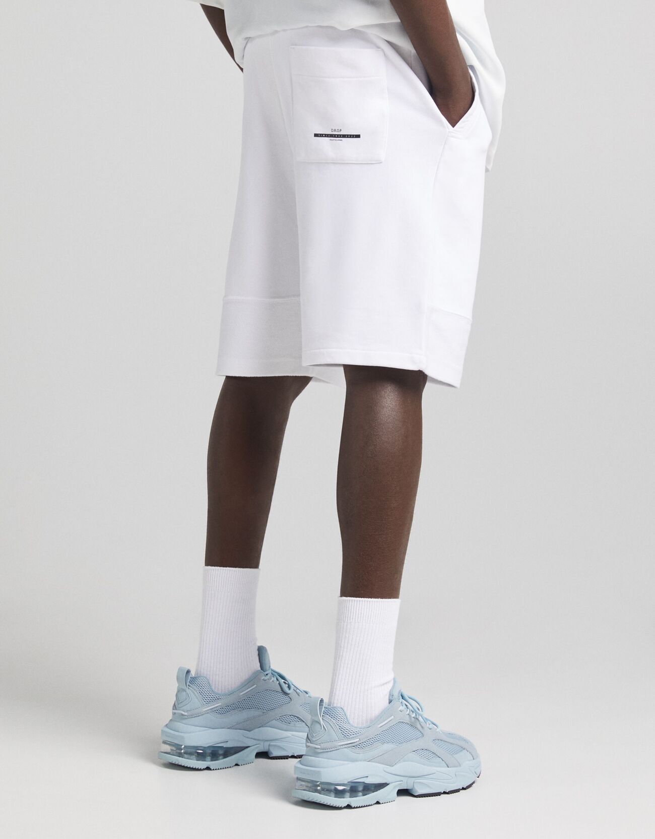 Bershka Kontrast parçalı pamuklu jogging fit bermuda 6 Bershka Kontrast parçalı pamuklu jogging fit bermuda 7