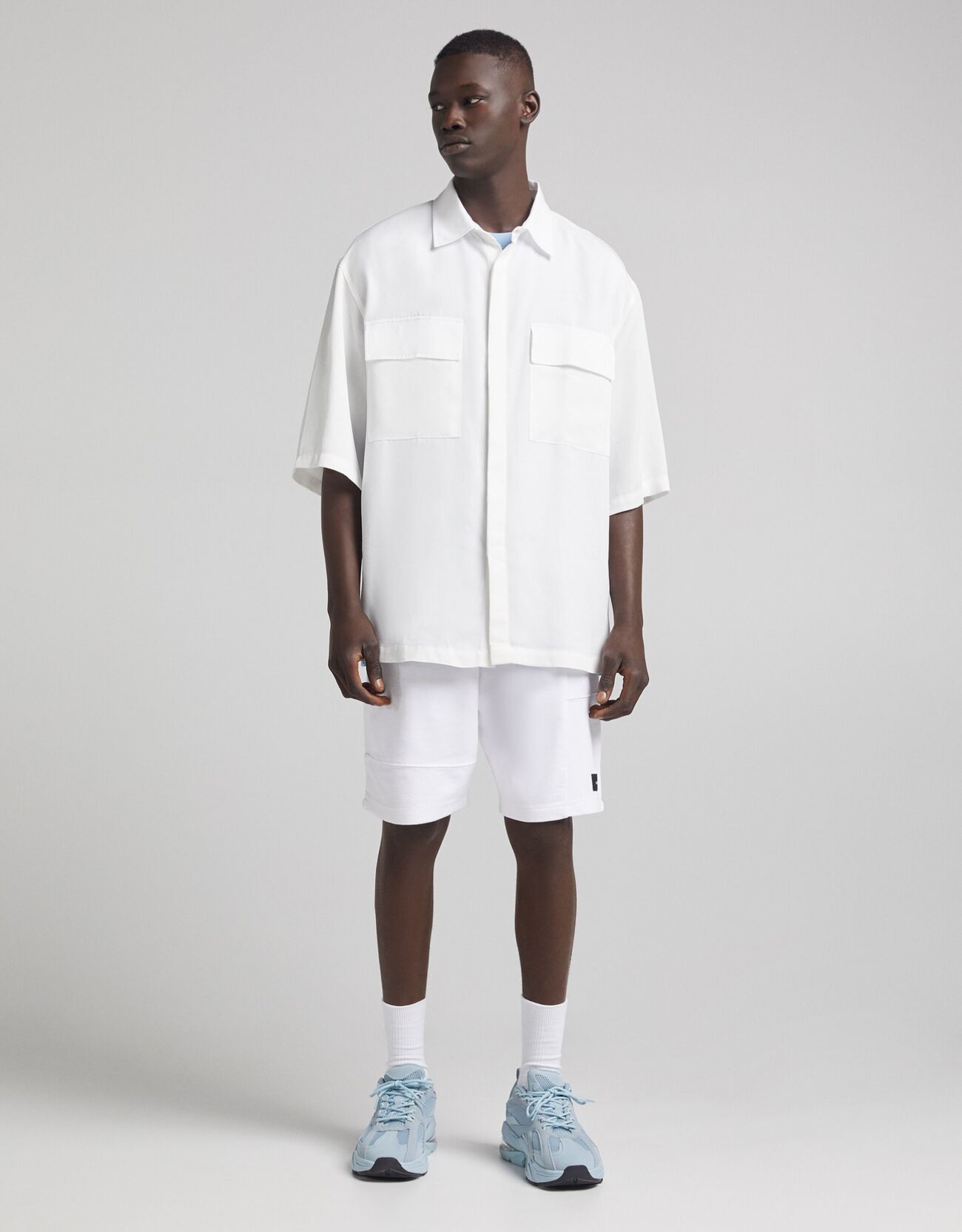 Bershka Kontrast parçalı pamuklu jogging fit bermuda 2 Bershka Kontrast parçalı pamuklu jogging fit bermuda 3