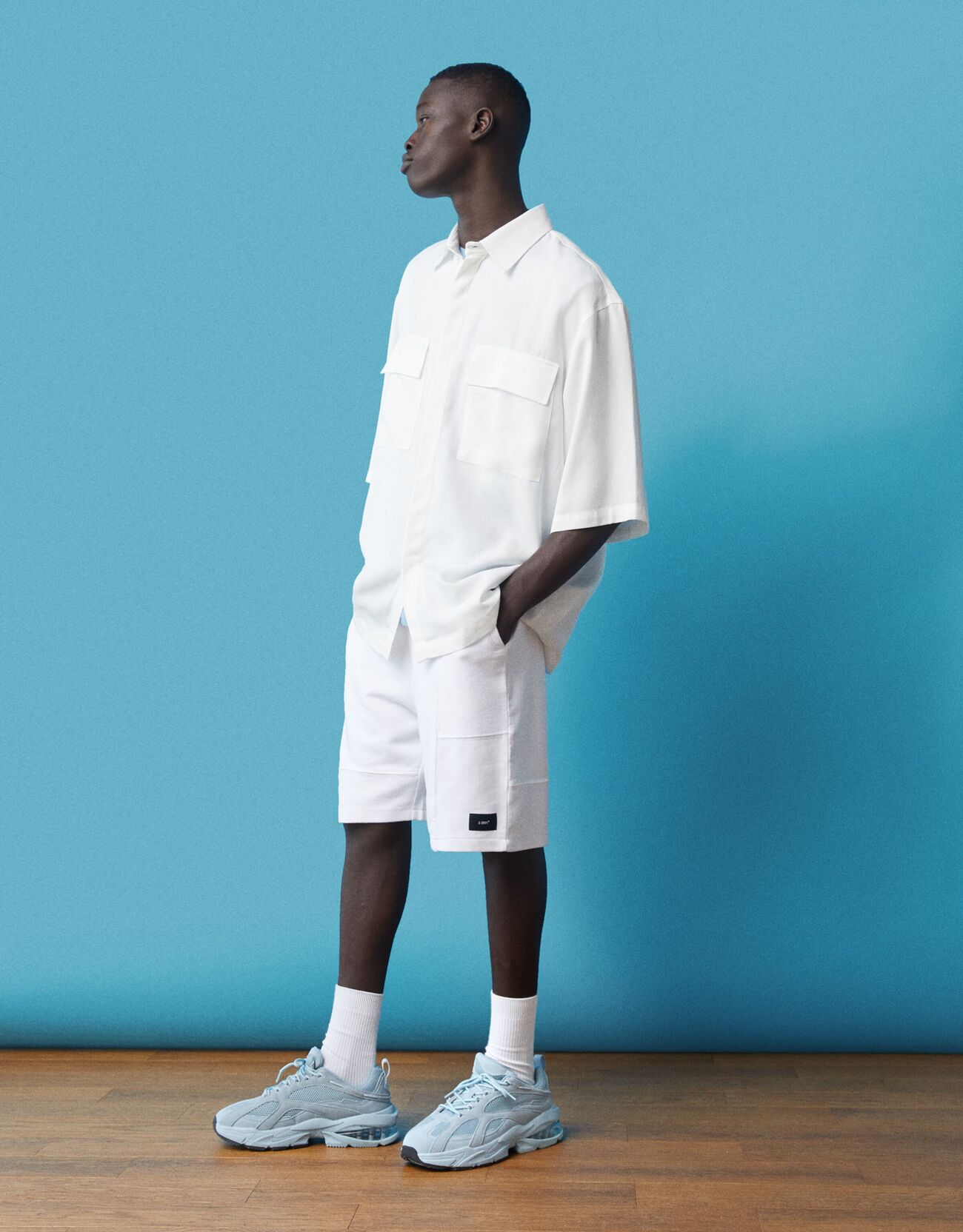 Bershka Kontrast parçalı pamuklu jogging fit bermuda 0 Bershka Kontrast parçalı pamuklu jogging fit bermuda 1