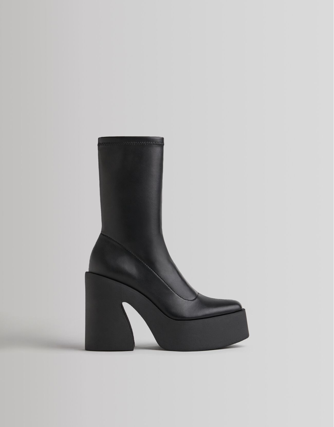 Bershka - Botines tacón plataforma ajustados