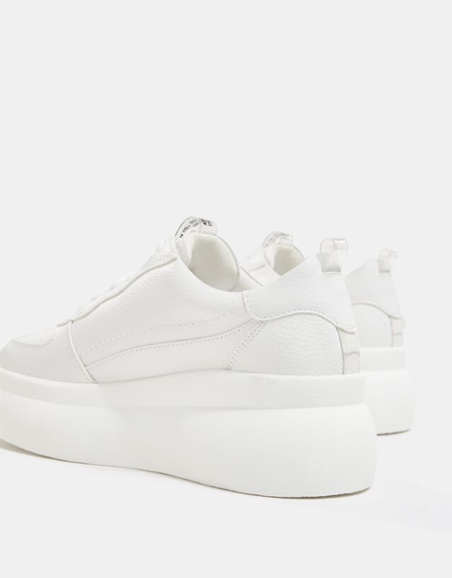 Bewerkte sneakers met plateauzool - Dames | Bershka