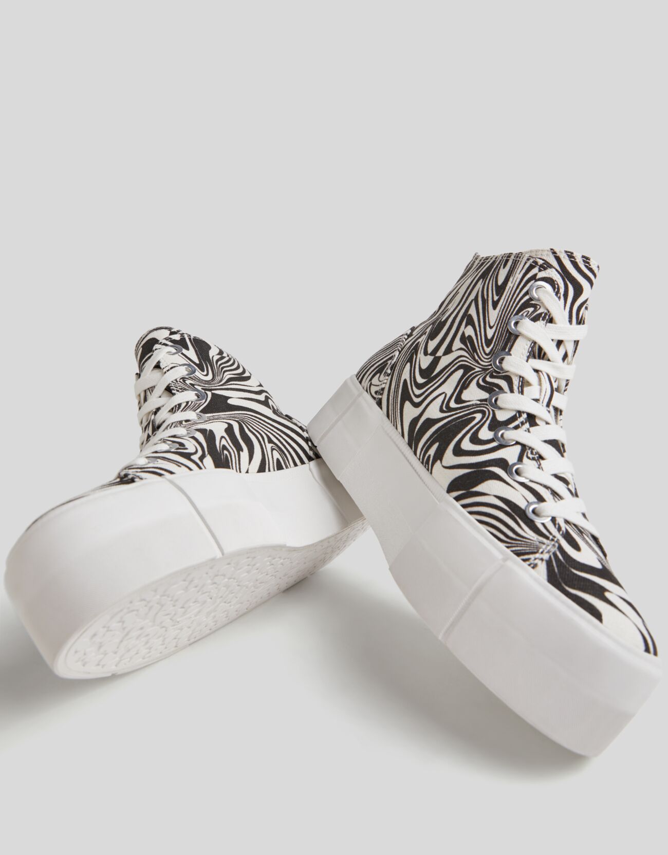 Bershka - Zapatillas abotinadas plataforma Benee