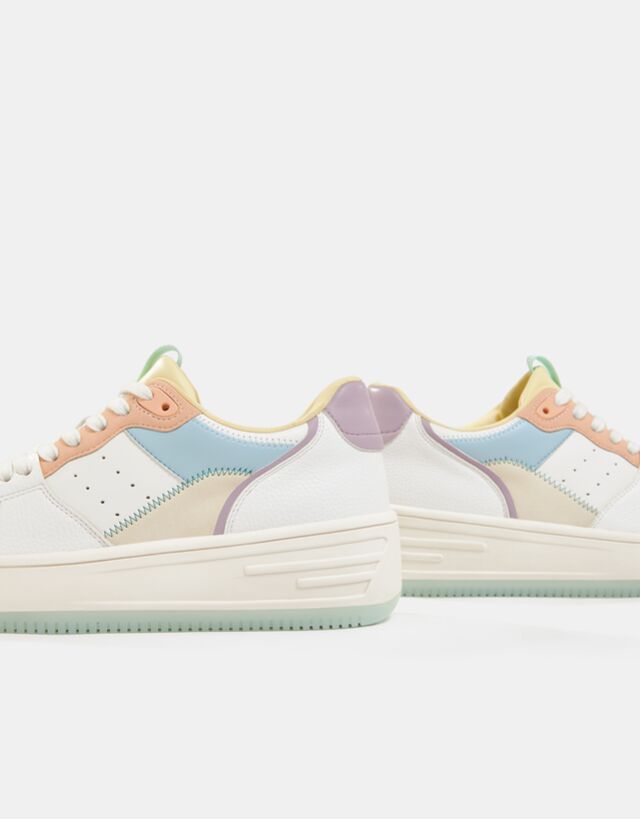 Multicolored embossed sneakers - Woman | Bershka