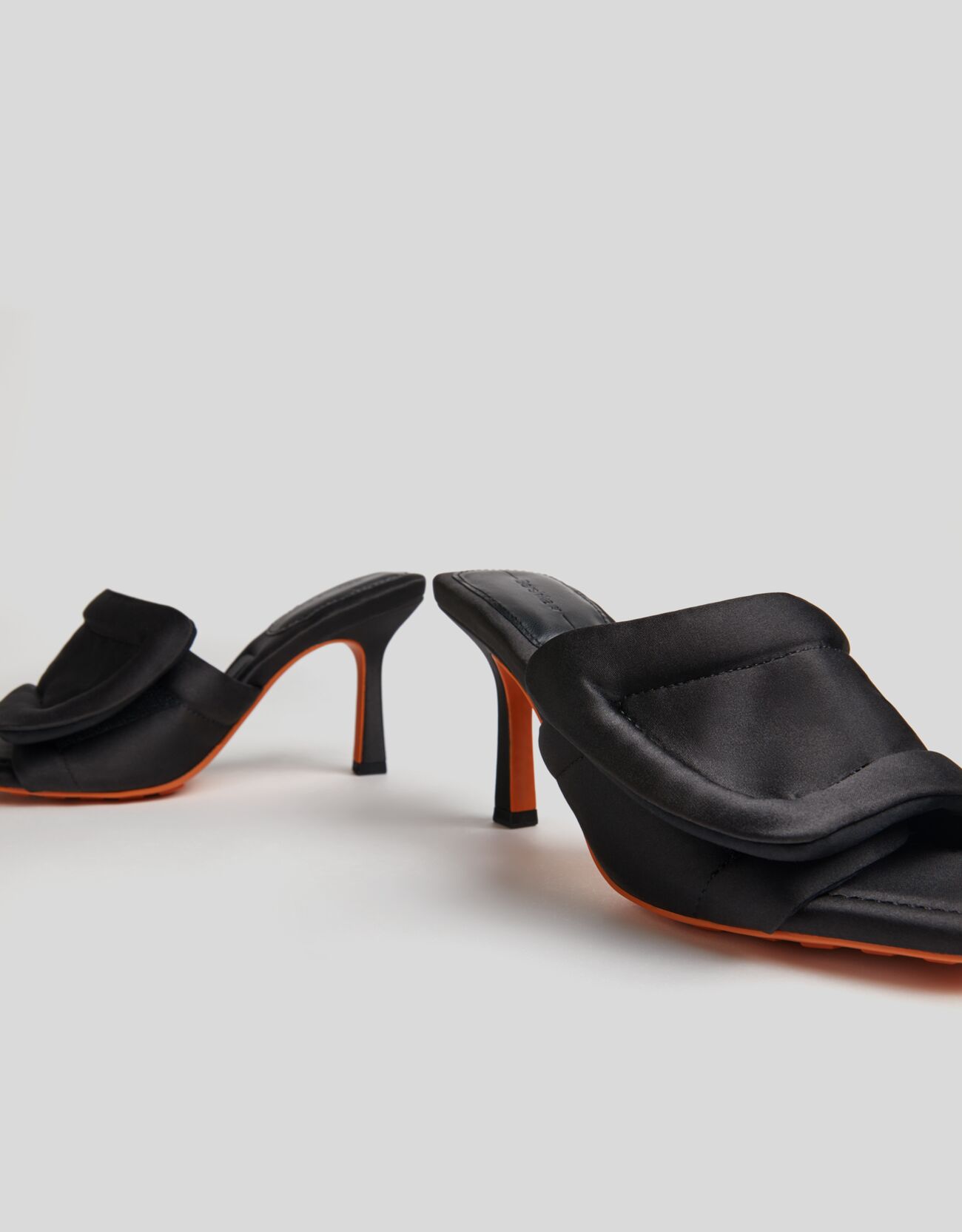 Bershka Dolgulu bantlı topuklu sandalet 8 Bershka Dolgulu bantlı topuklu sandalet 9