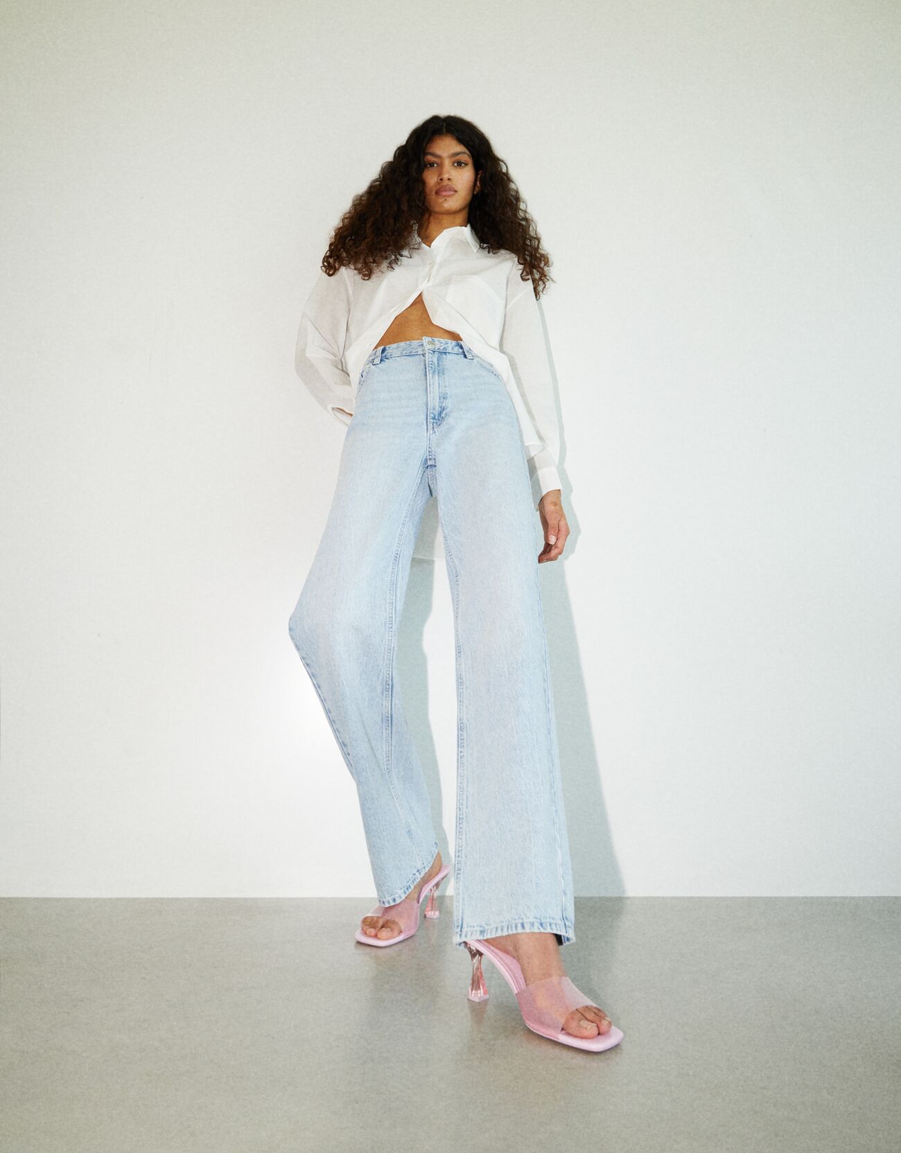 Bershka Metakrilat topuklu vinil sandalet 4 Bershka Metakrilat topuklu vinil sandalet 5