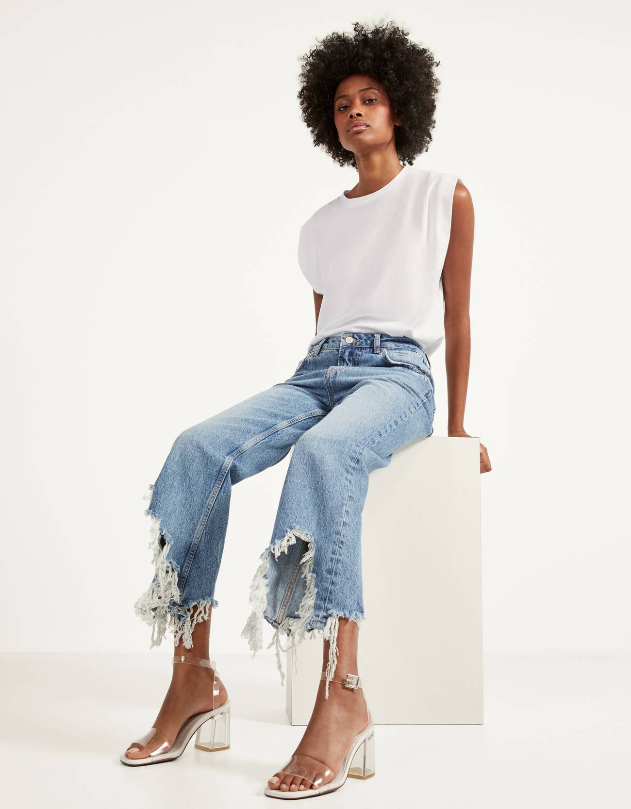 Bershka Vinil detaylı metakrilat topuklu sandalet. 6 Bershka Vinil detaylı metakrilat topuklu sandalet. 7