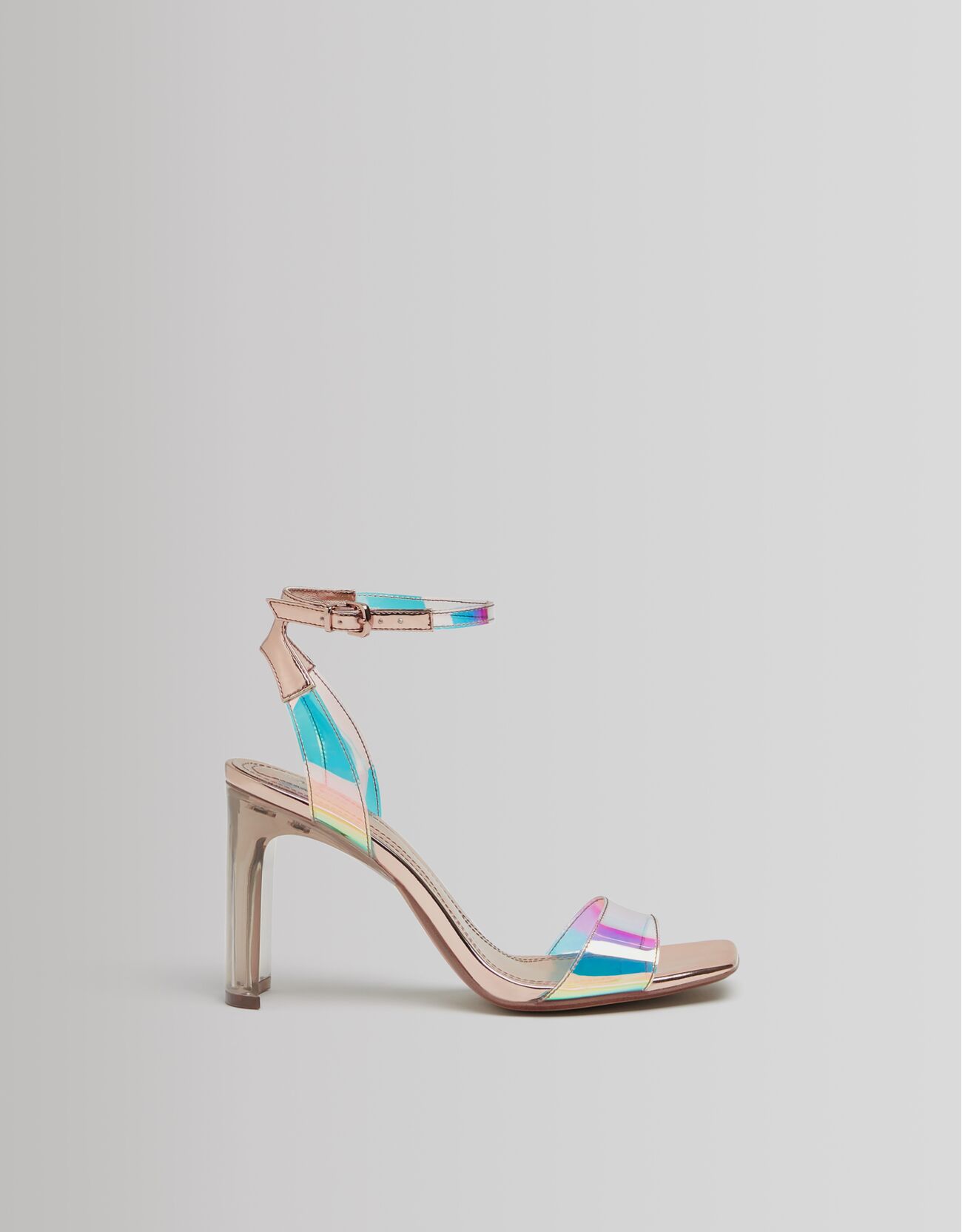 Bershka - Sandalia tacón vinilo irisado