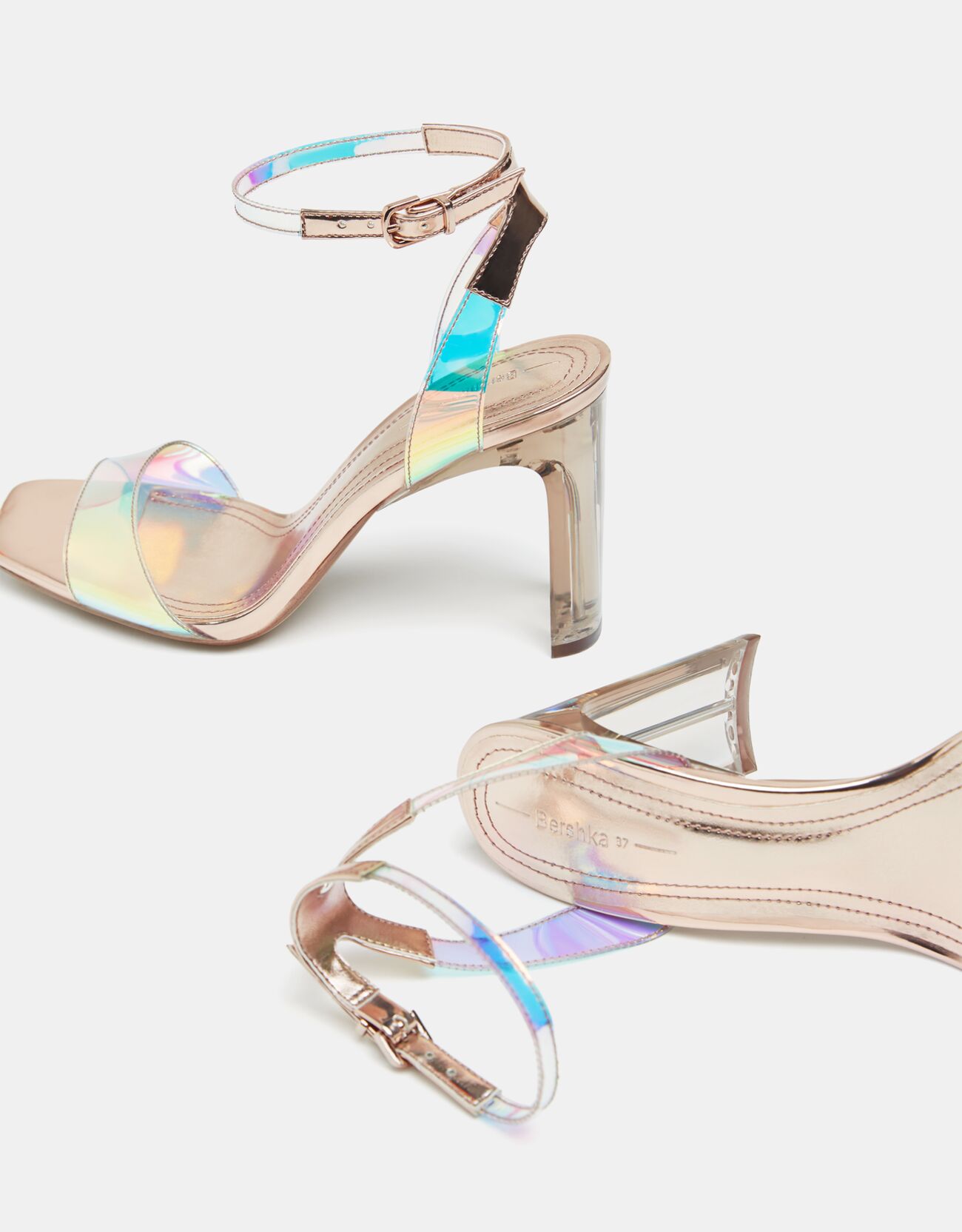 Bershka Yanardöner vinil topuklu sandalet 8 Bershka Yanardöner vinil topuklu sandalet 9