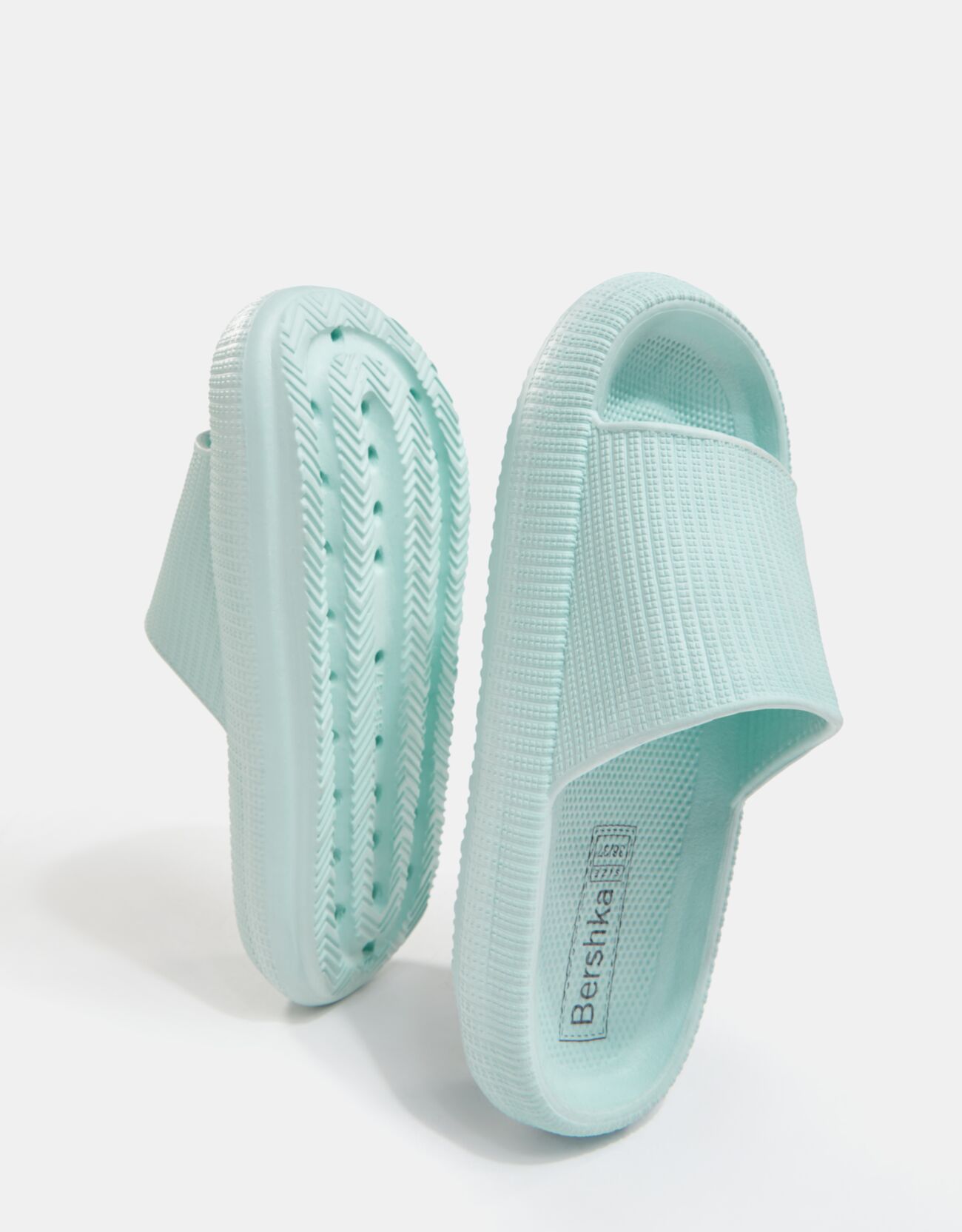 Bershka Dokulu düz sandalet 2 Bershka Dokulu düz sandalet 3