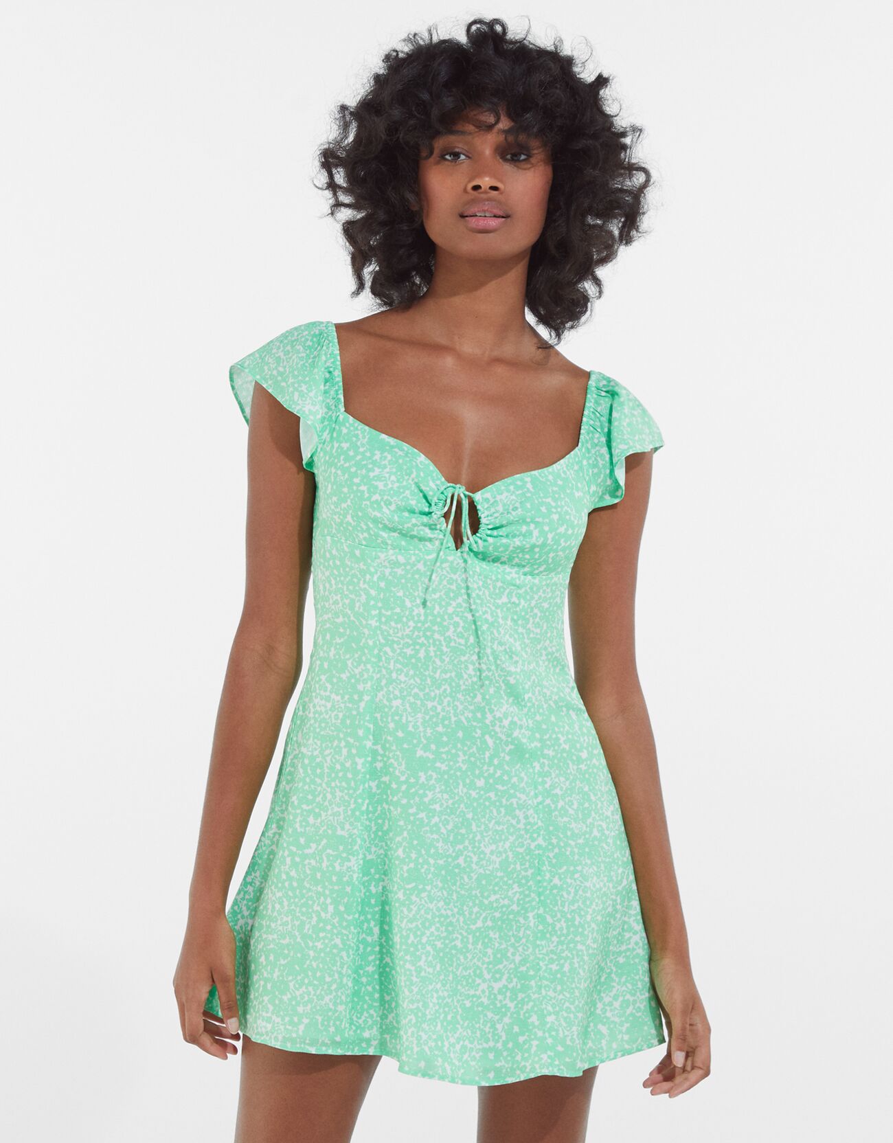 Зеленый Платье с цветочным принтом Bershka