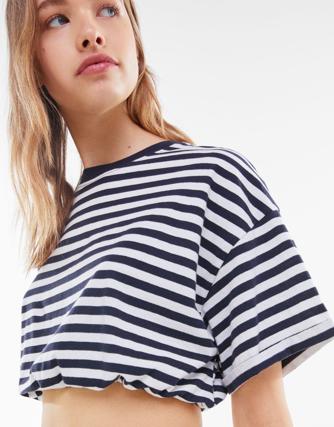 Bershka Crop tişört 8 Bershka Crop tişört 9