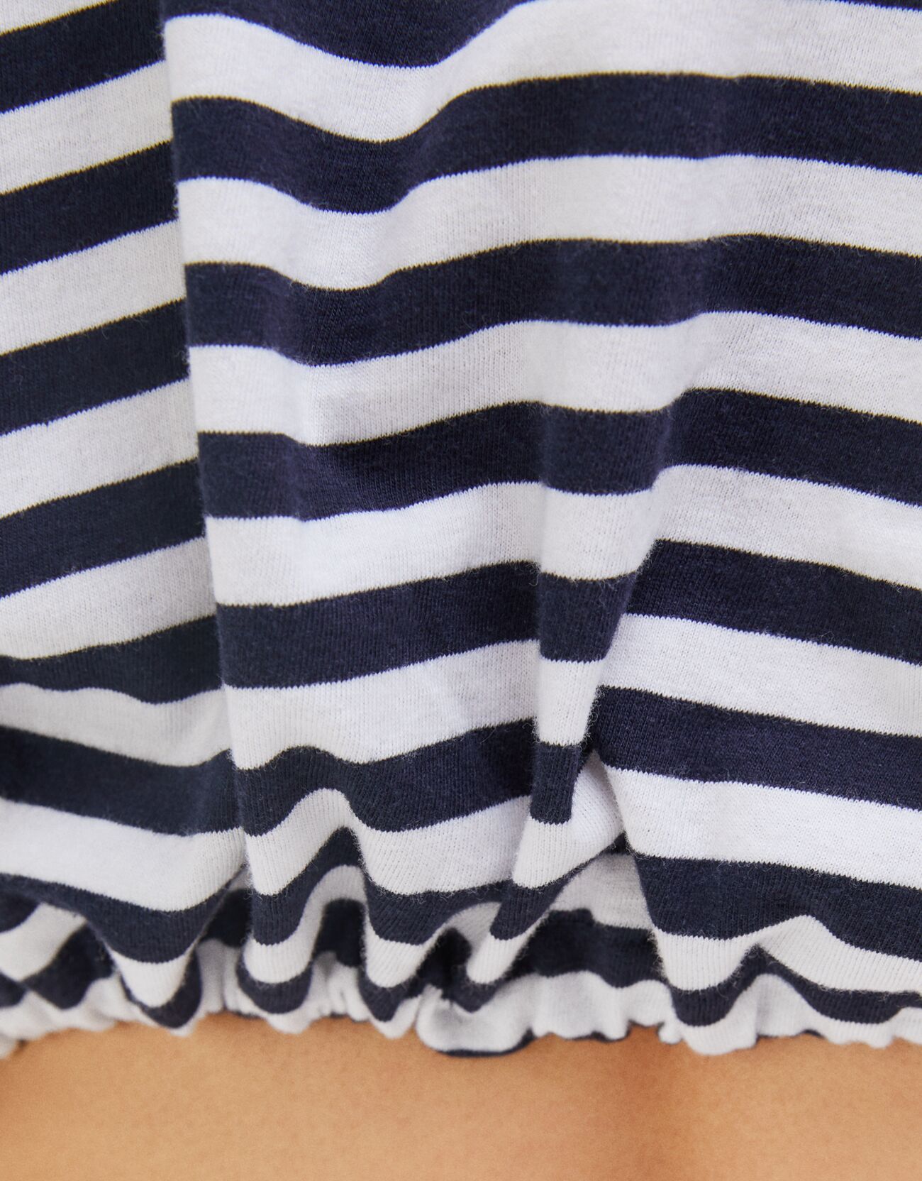 Bershka Crop tişört 2 Bershka Crop tişört 3
