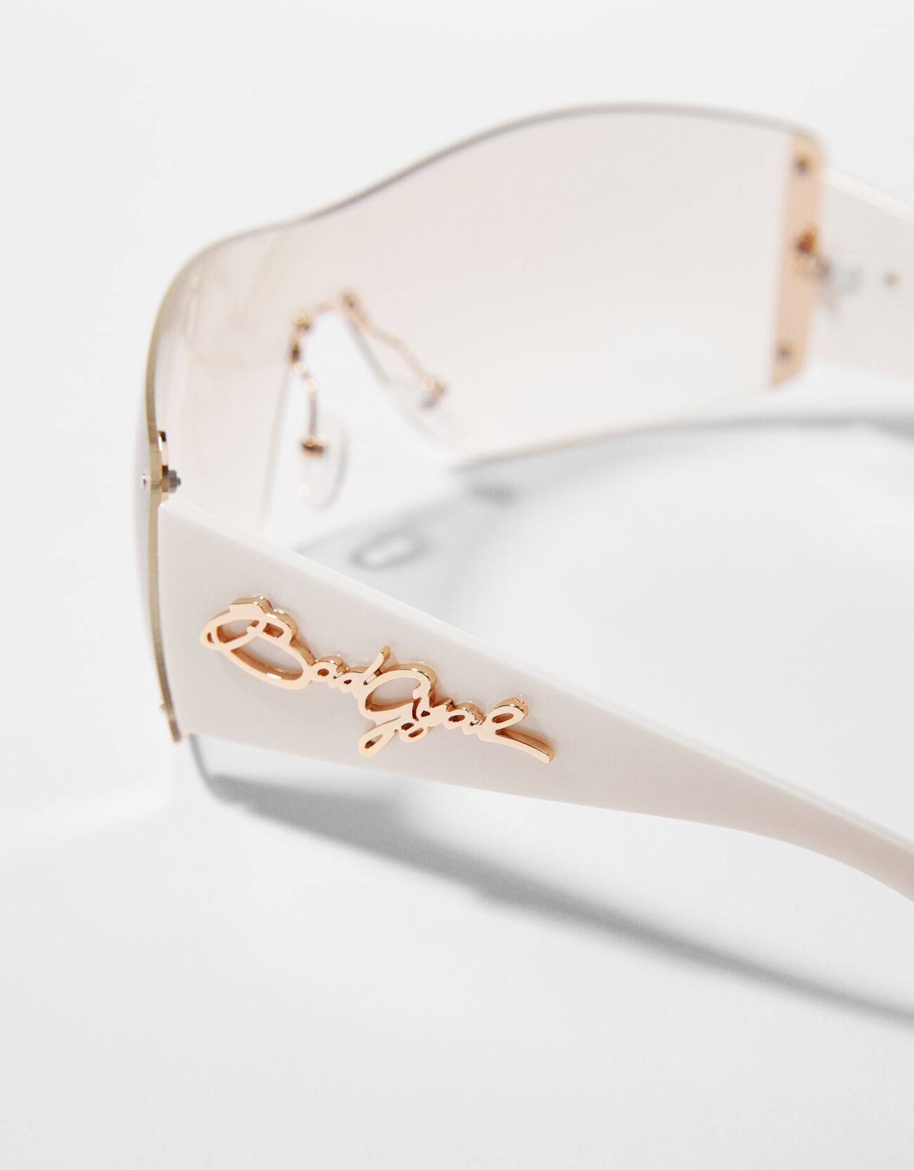 Bershka - Bad Gyal x Bershka visor sunglasses