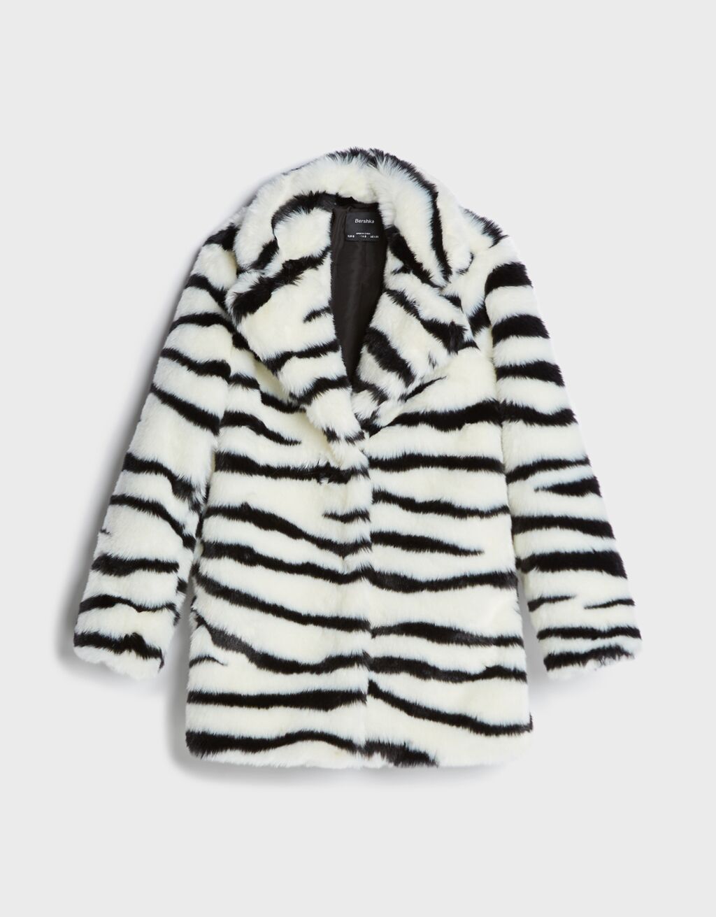 Chaquetas y abrigos rebajados en Bershka: oportunidades de fin de año 3 Moncloa Abrigo pelo Bershka