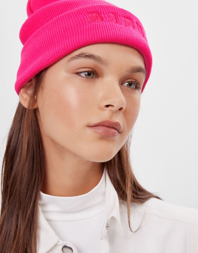 Embroidered beanie - Woman | Bershka