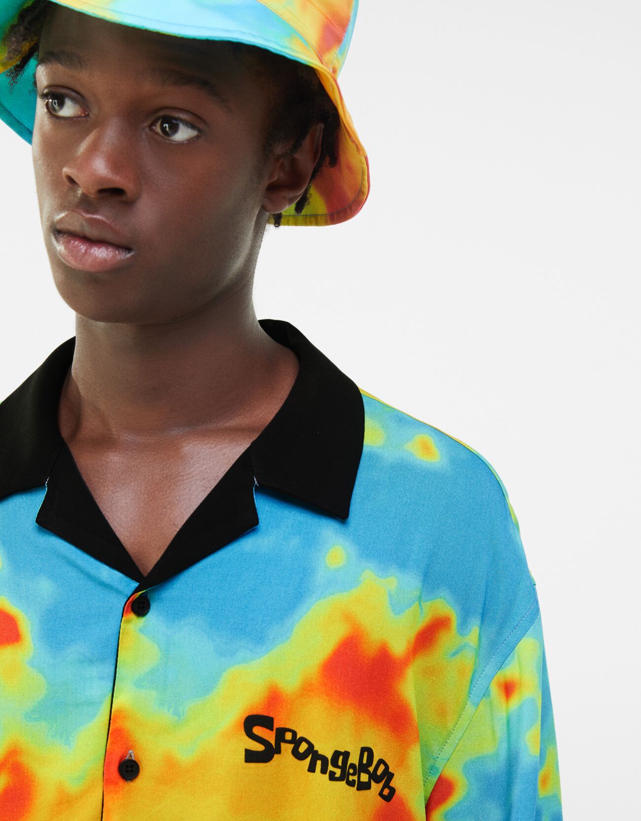 Bershka SpongeBob x Bershka desenli relaxed fit pamuklu gömlek 2 Bershka SpongeBob x Bershka desenli relaxed fit pamuklu gömlek 3