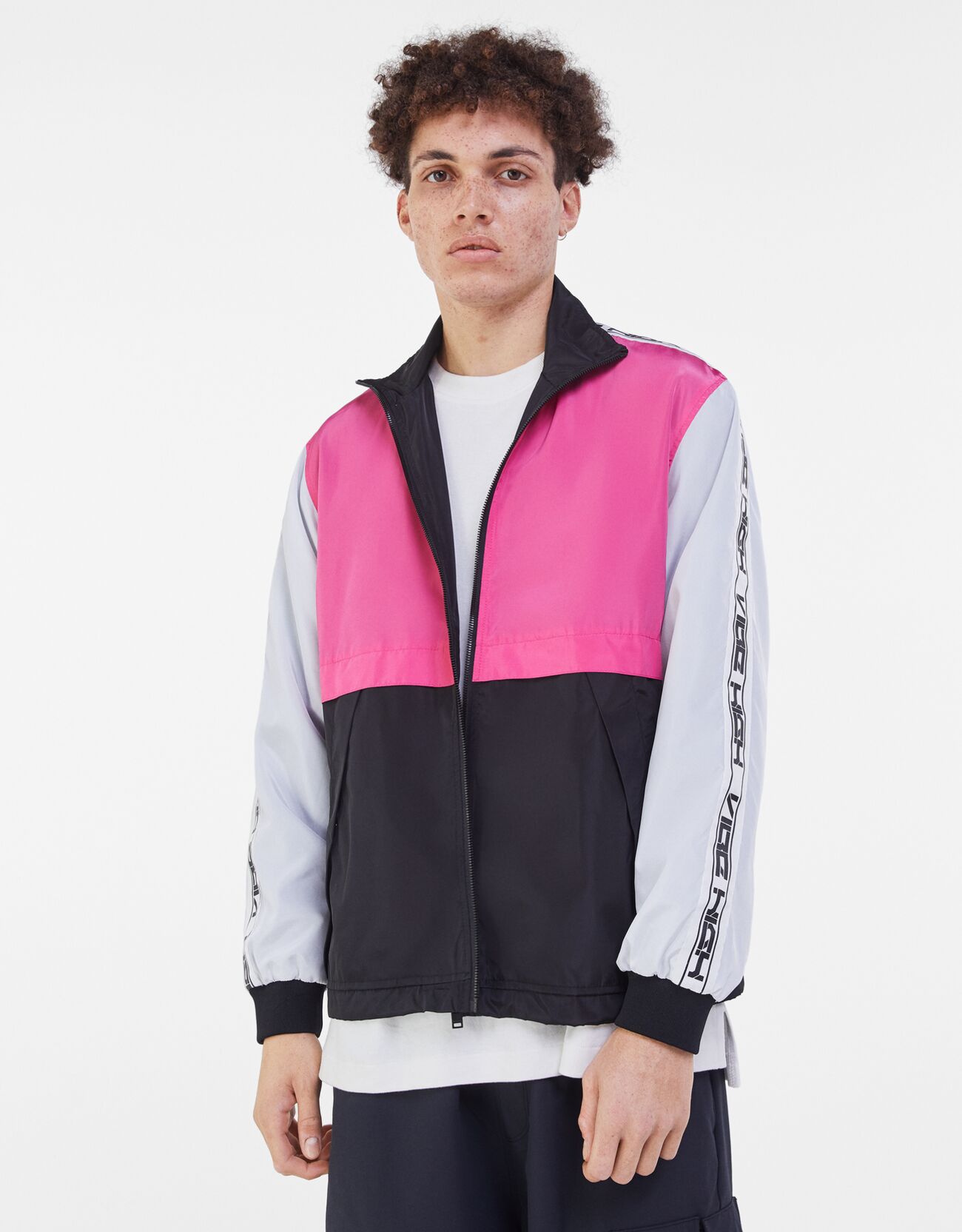 Розовый Легкая куртка с надписью Bershka