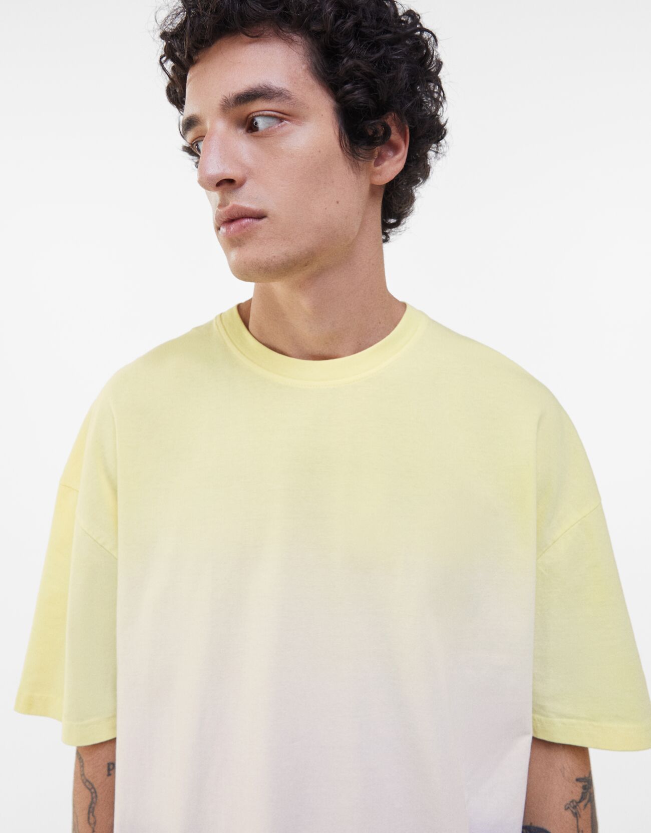 Bershka Ekstra loose fit kısa kollu batik desenli t-shirt 8 Bershka Ekstra loose fit kısa kollu batik desenli t-shirt 9