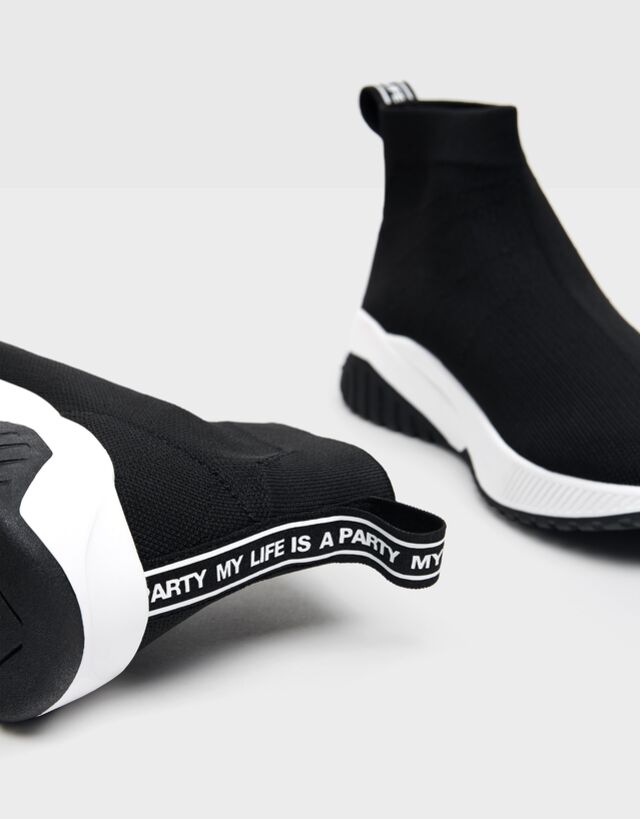 Baskets montantes chaussures-chaussettes résille - Femme | Bershka