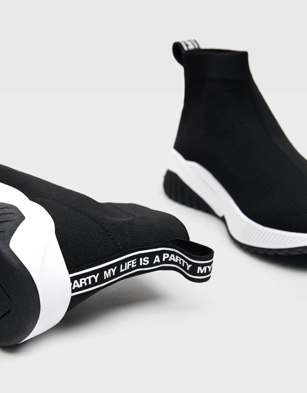 SockBootsSneaker aus MeshStoff Damen Bershka