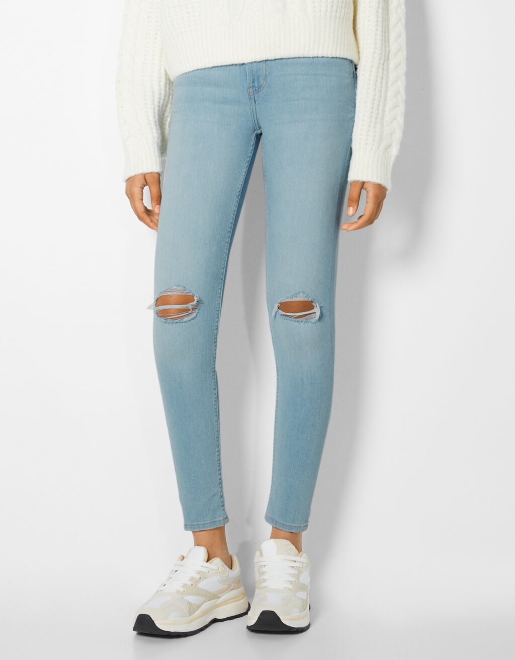 Úzké džíny s nízkým pasem