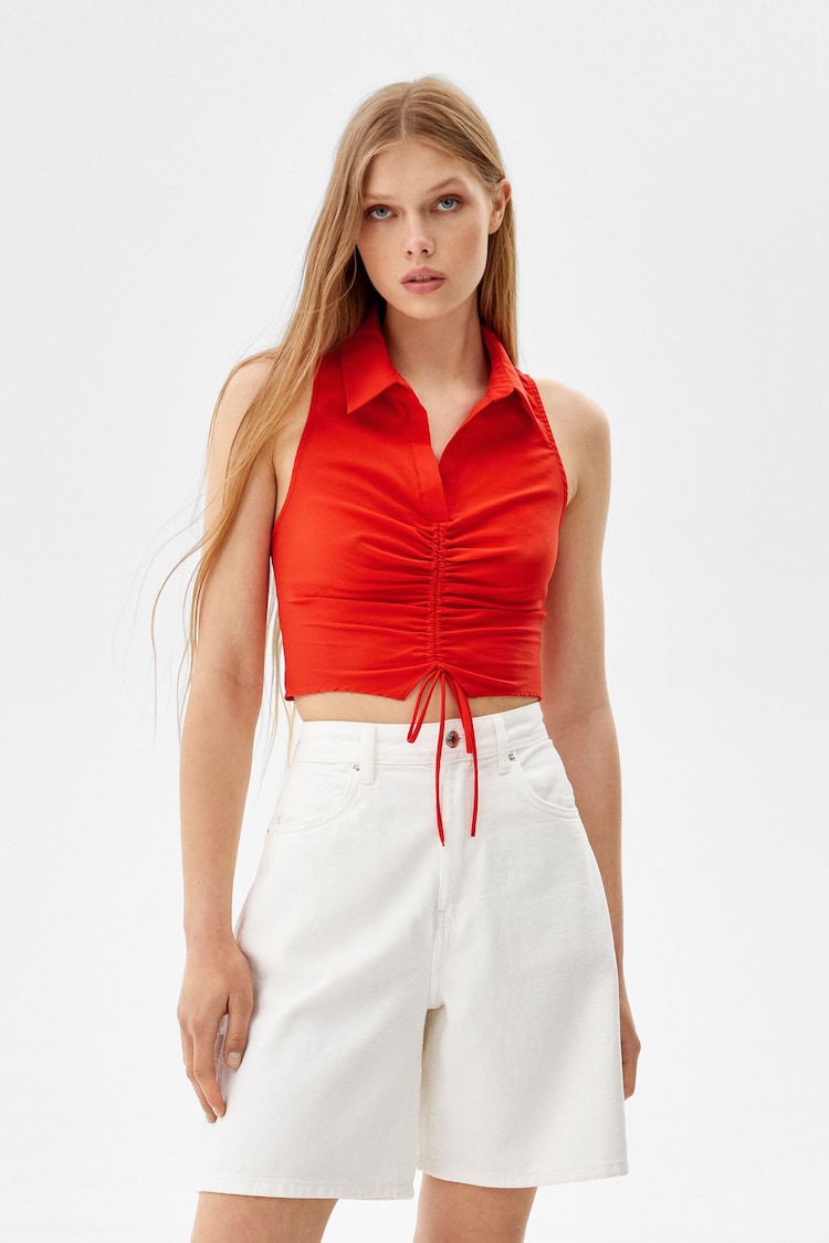 Fitted sleeveless shirt with gathered front