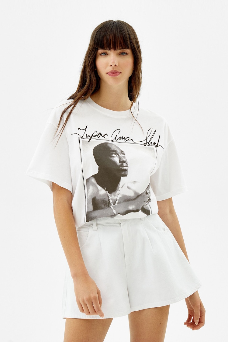 Marškinėliai su trumpomis rankovėmis ir Tupac raštu
