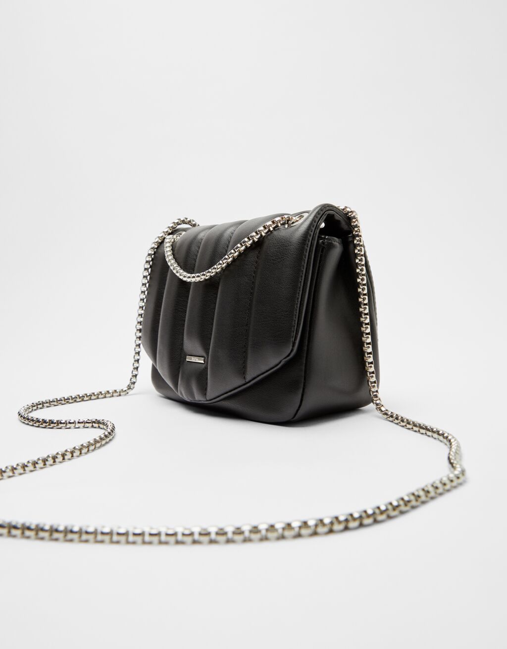 Quilted handbag with vertical chain Woman Bershka