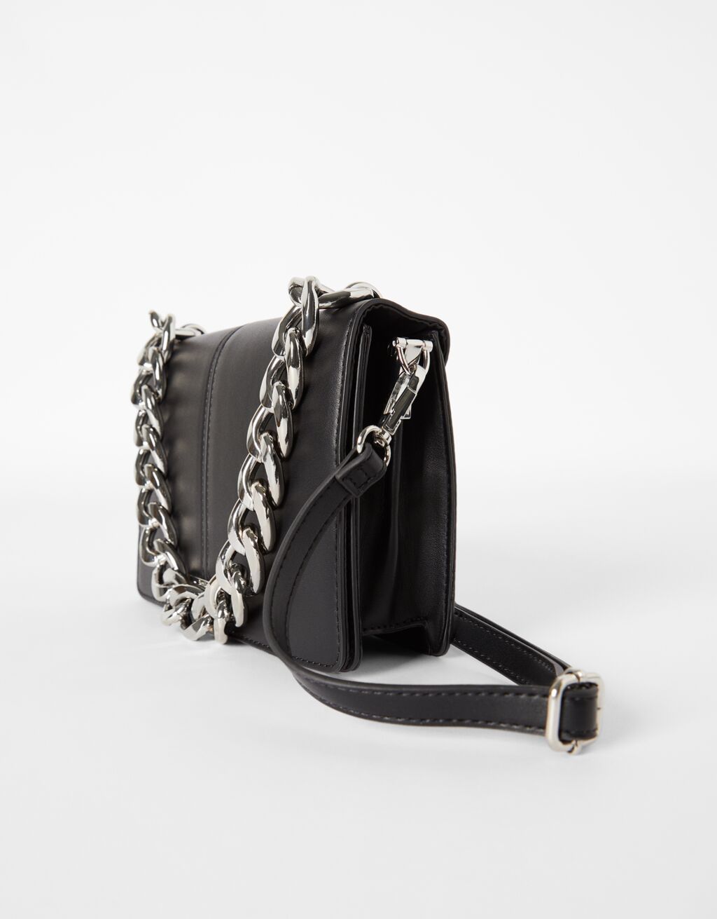 Accordion clutch with chain