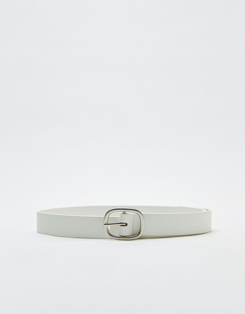 Plain belt with silver-effect buckle