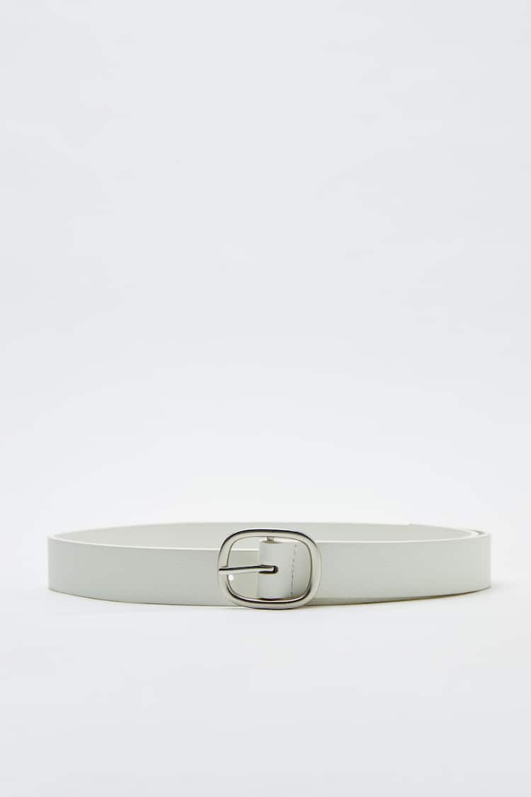 Plain belt with silver-effect buckle