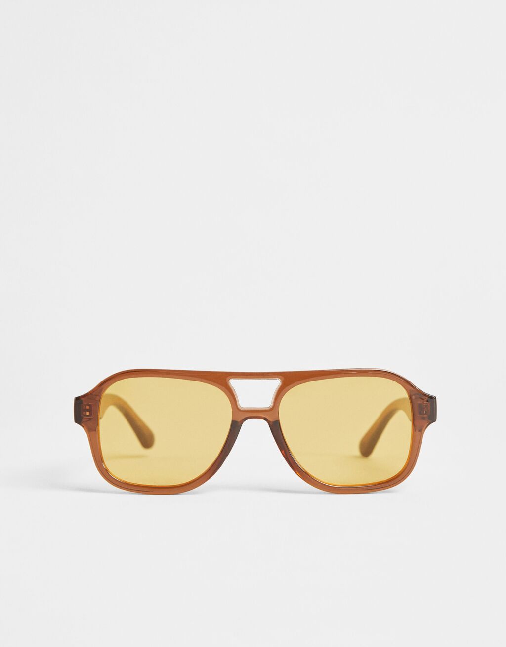 Очила с кехлибарени тонове в ретро стил