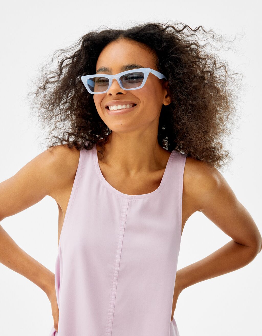 Bunte Sonnenbrille mit farbigen Gläsern