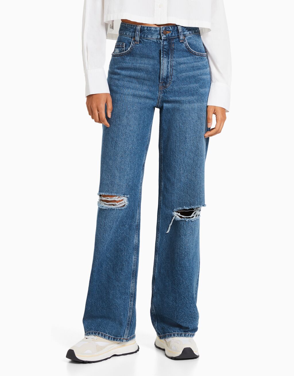 Ripped wide-leg ’90s jeans