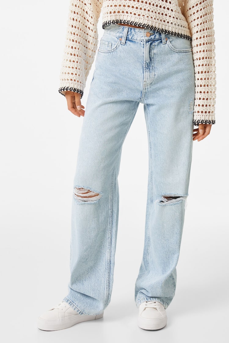 Jeans gaya 90-an kaki lebar dengan robekan
