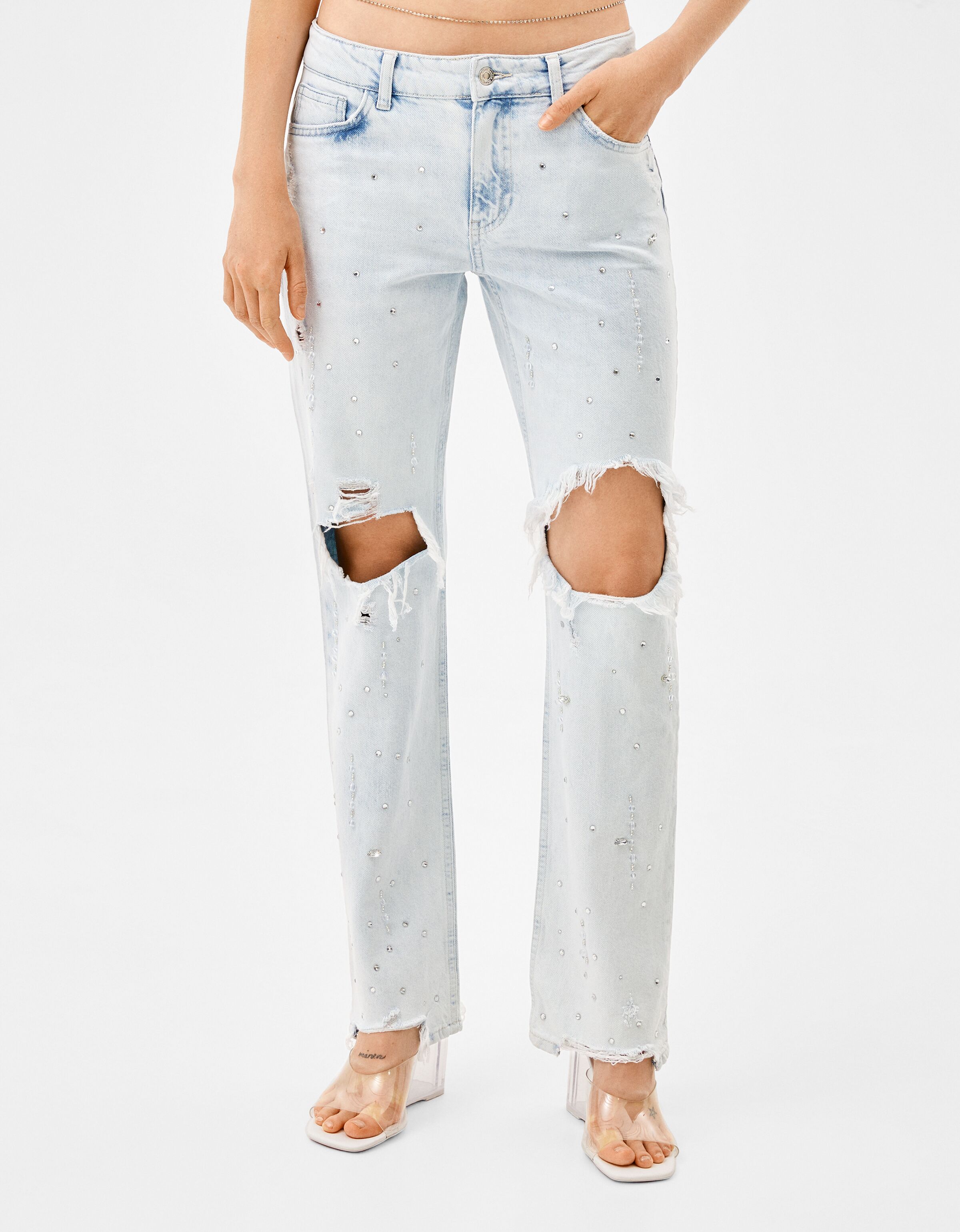 Jeans straight fit dengan robekan dan 