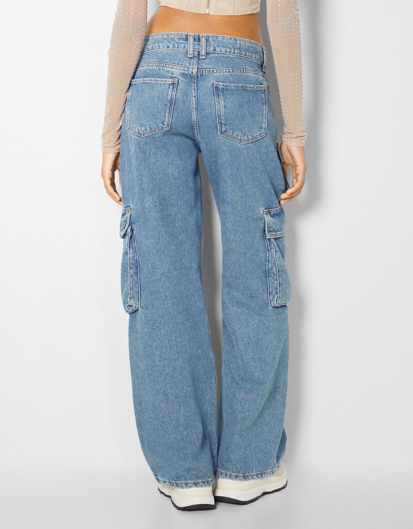 Multi-pocket cargo jeans - Woman | Bershka