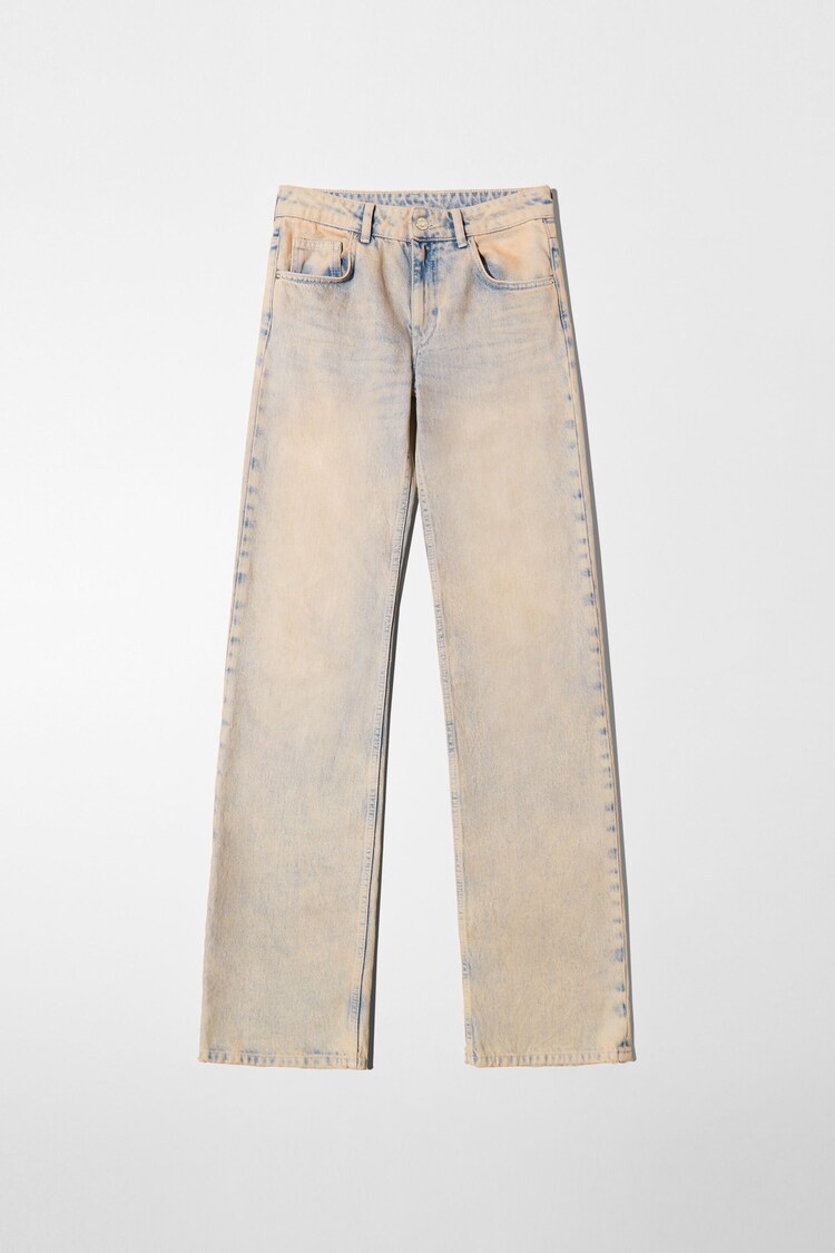 Ohlapne džins hlače s spodaj razširjenimi hlačnicami