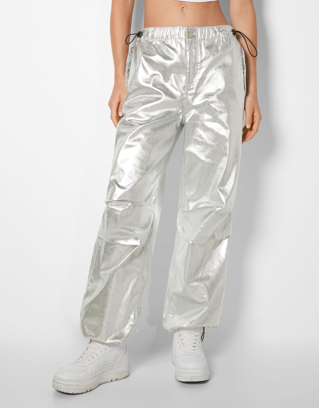 Straight fit parachute jeans with metallic detail - Woman | Bershka
