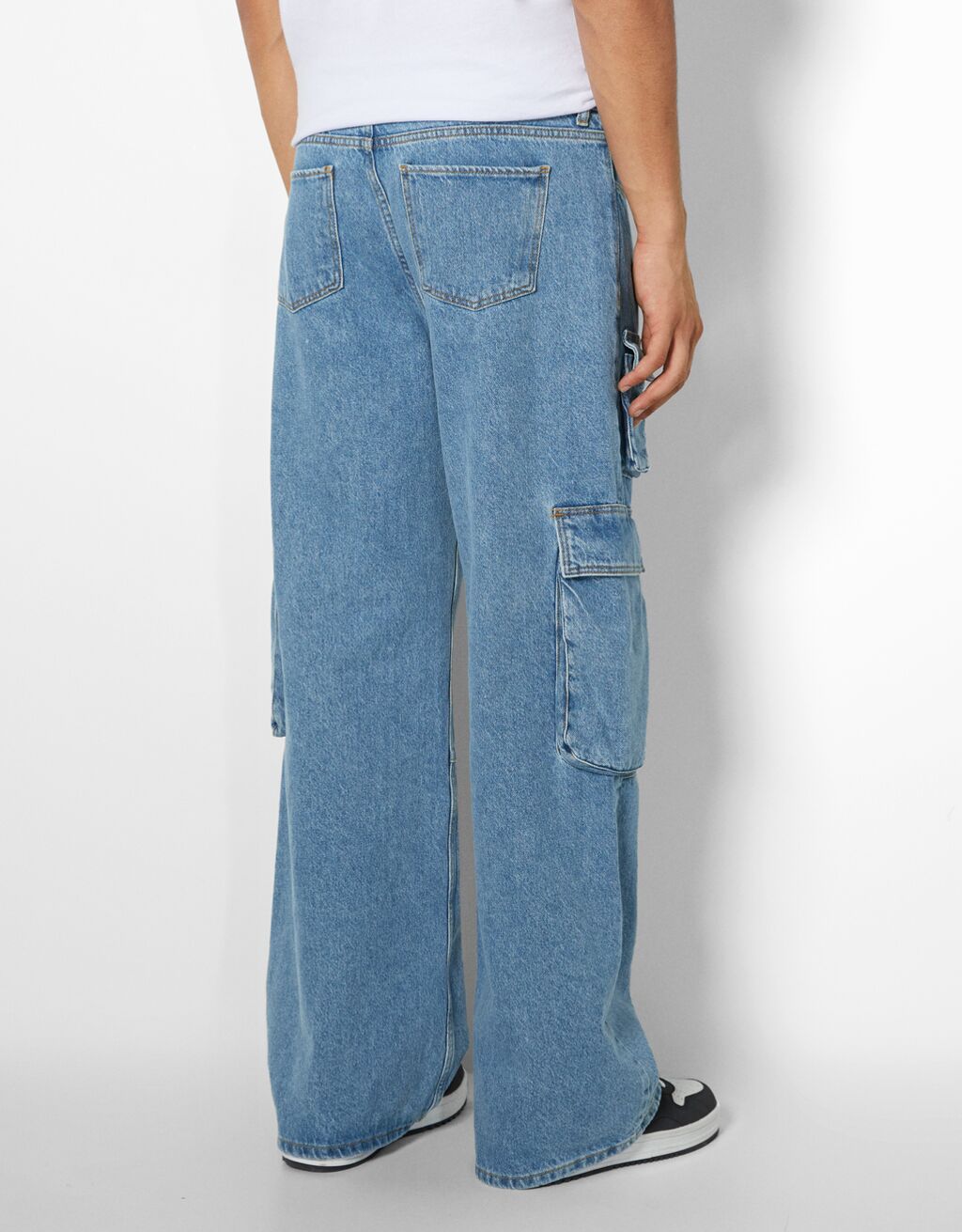 Straight fit multipocket cargo jeans Woman Bershka