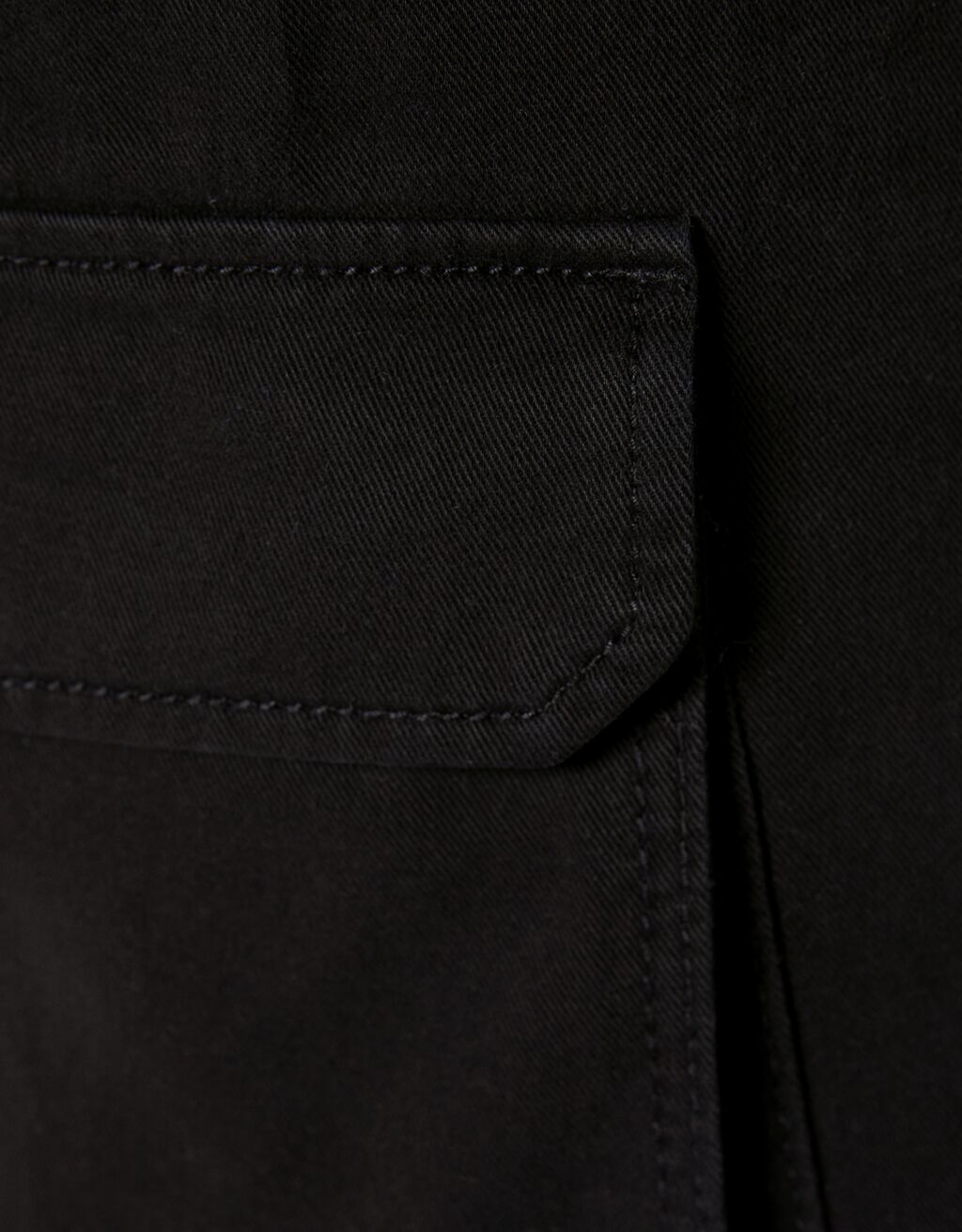 Pantaloni cargo twill multipocket Donna Bershka