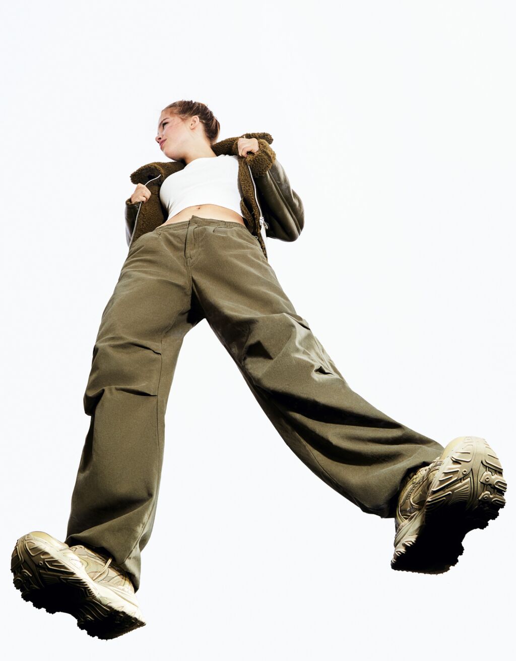 Панталон джогър със свободна кройка тип парашут
