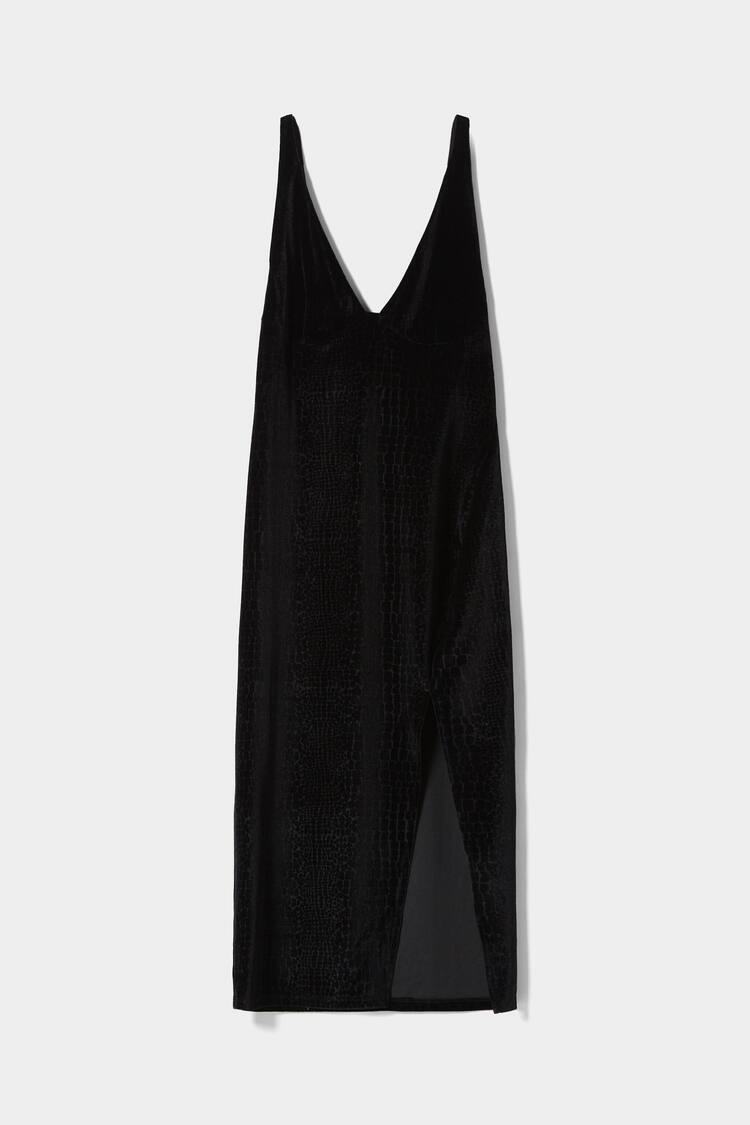 Оксамитова сукня середньої довжини з V-подібним вирізом