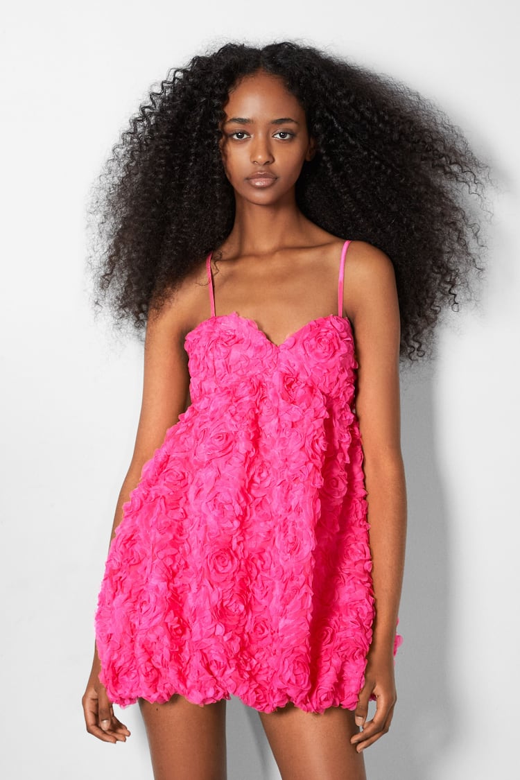Voluminozna 3D cvjetna mini haljina od tila