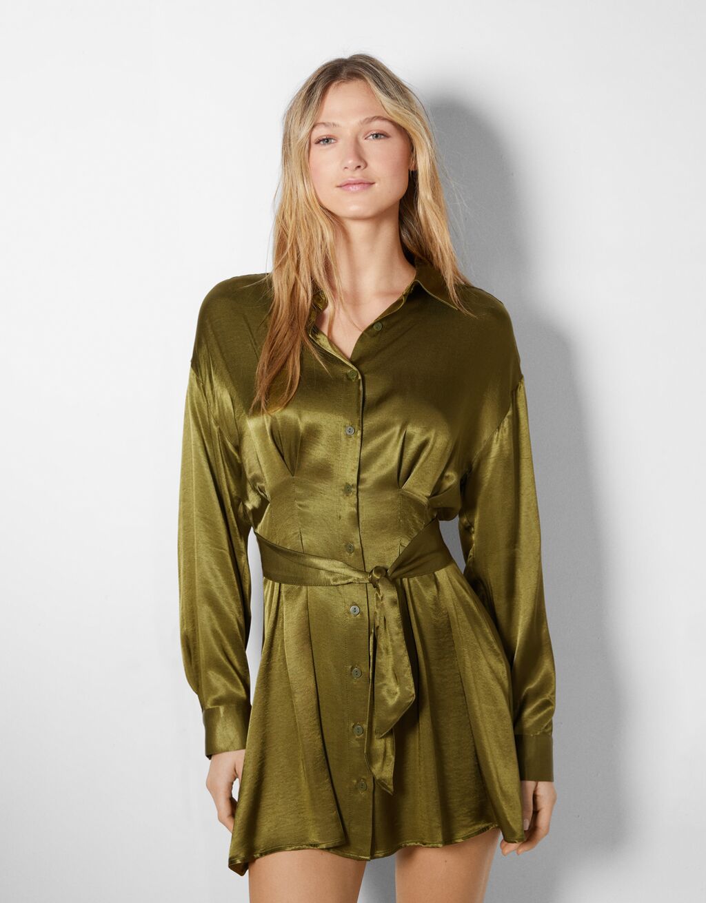 Mini satin shirt dress with darts and belt Woman Bershka