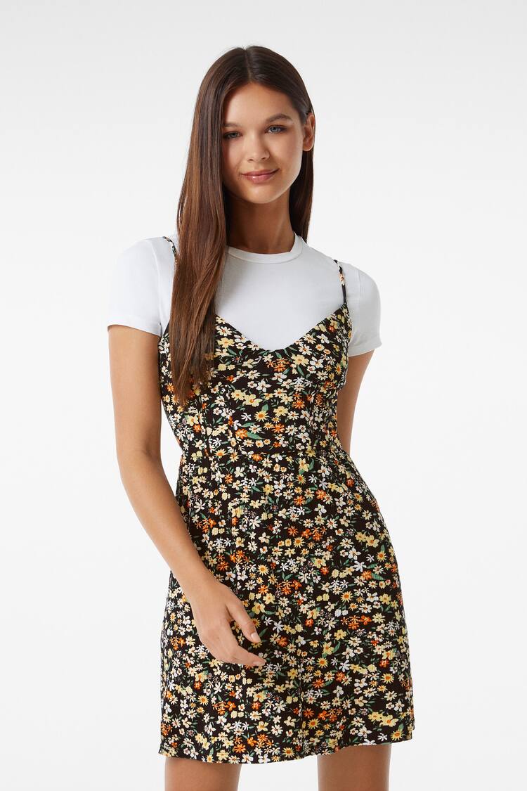 Mini haljina s naramenicama i uzorkom