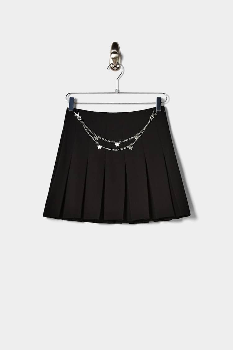 Mini suknja s naborima i lančićem