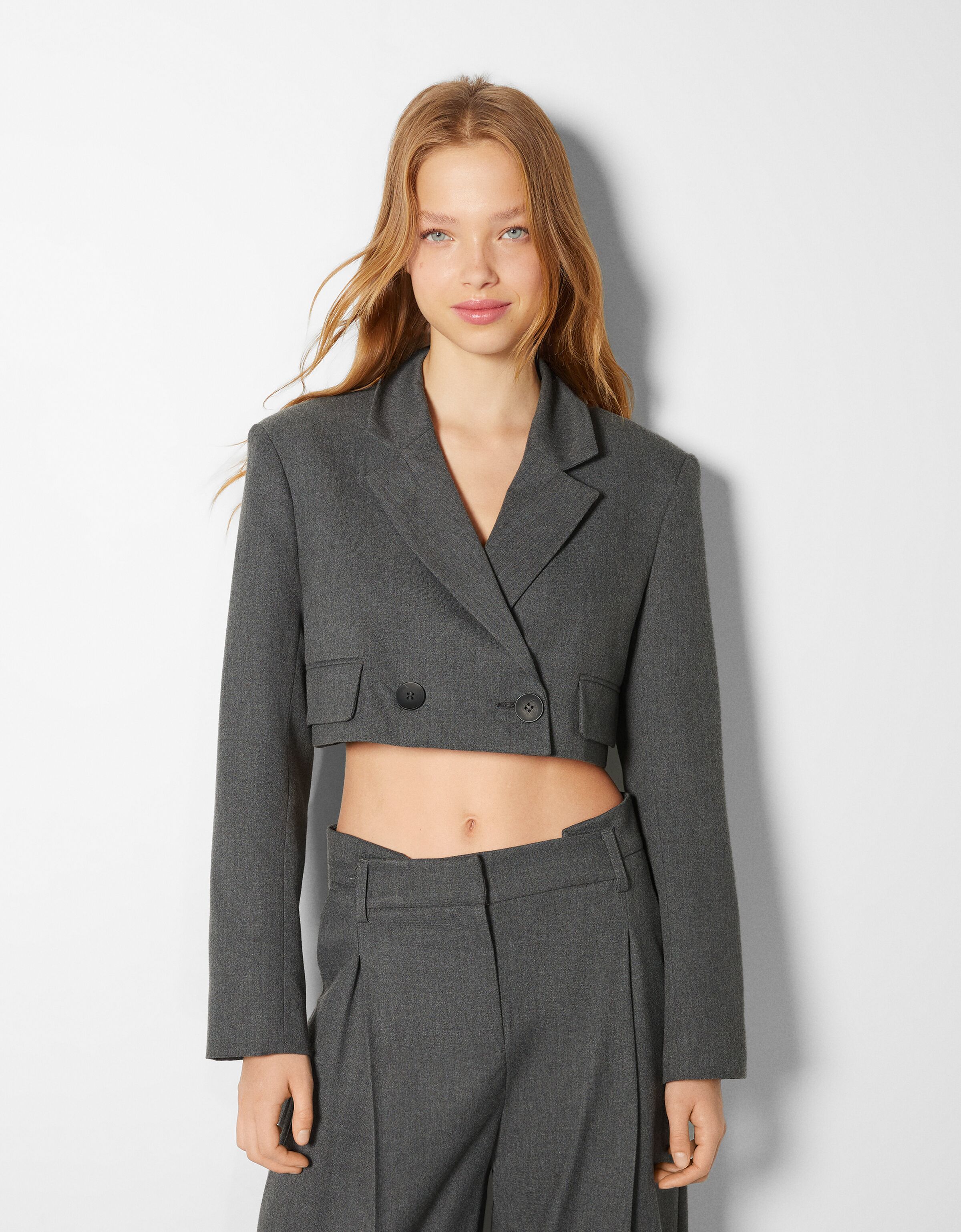 Cropped tailored blazer - Woman | Bershka