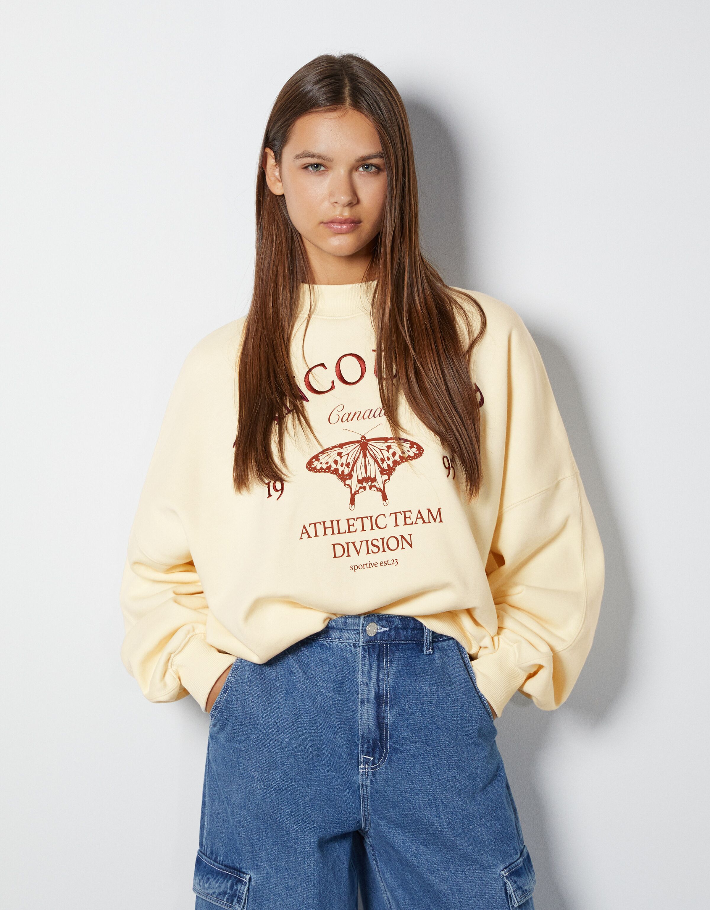 High neck embroidered sweatshirt 